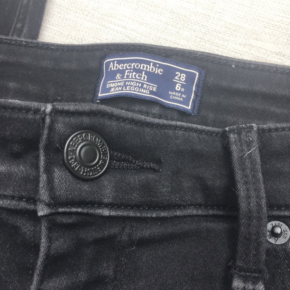 ☞︎ Abercrombie and Fitch high rise jeans